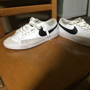 Nike court legacy size 3y worn once too small